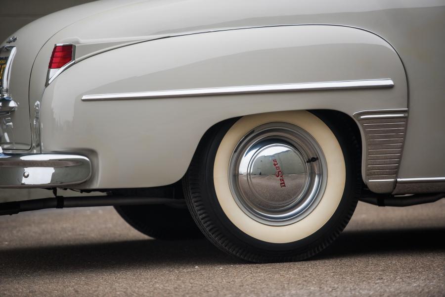 Детали экстерьера DeSoto Custom Convertible (S13-2) 1949 года  (фото 23 из 35)
